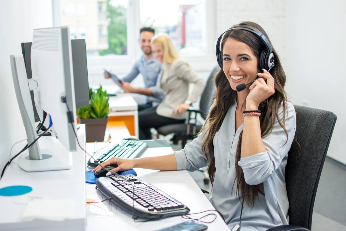 What internet companies have customer support in Australia?